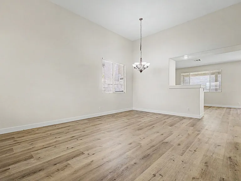 571 Kavanagh Pl — Photo 7