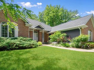 8N418 Sunny Hill Cir, Elgin, IL 60124