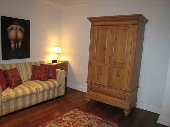 5th image of 157 E 72nd St APT 3G