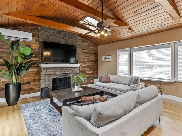 16 Quarley Rd Unit 16, Roslindale, MA 02131