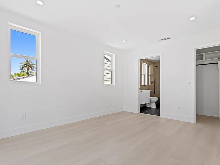 1815 Barry Ave — Photo 15