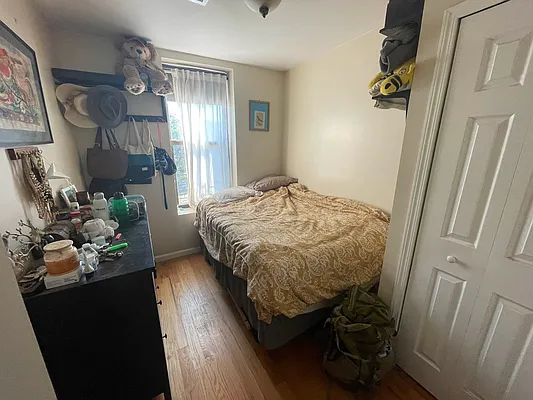 Rented by Delmark Realty LLC | media 38