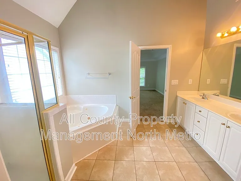 550 Elgaen Ct — Photo 10