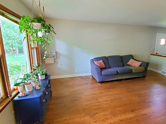 3rd image of 428 W Eugenia St