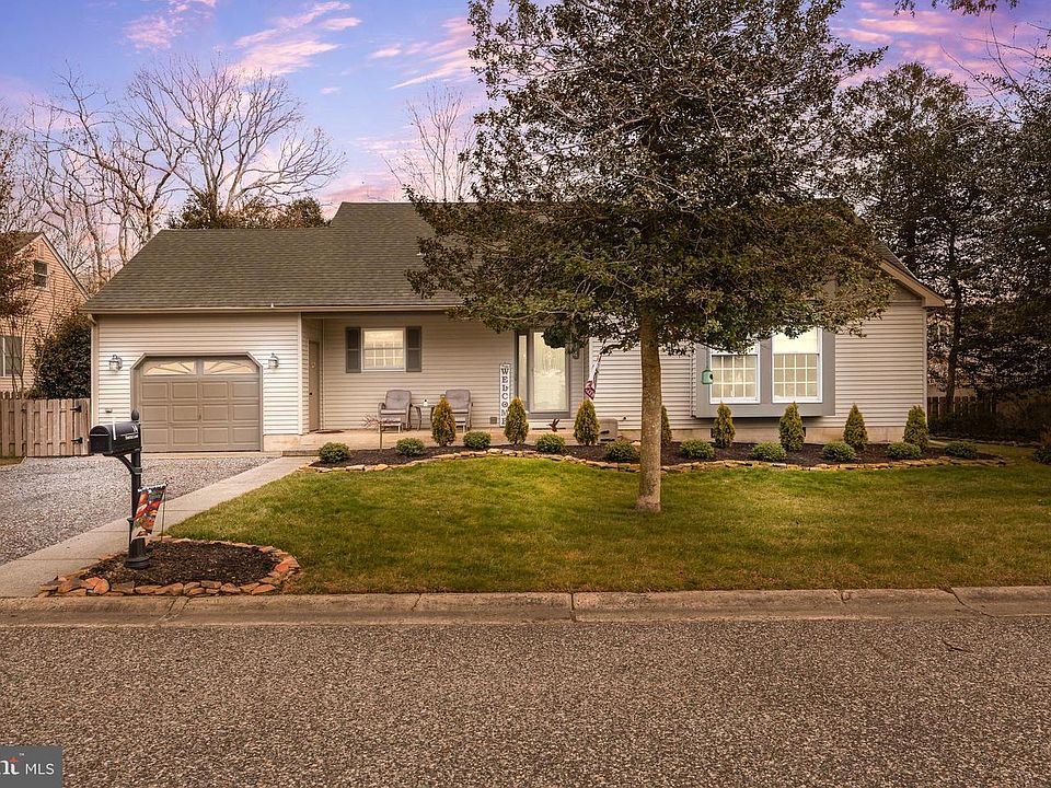 1st image of 14 Thistle Ln