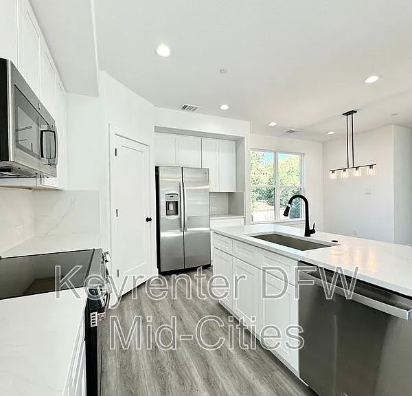 7302 Uloho Way — Photo 2