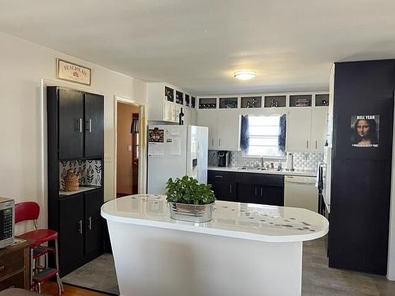 2nd image of 1024 Manze St