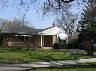 275 Avon Ave, Northfield, IL 60093