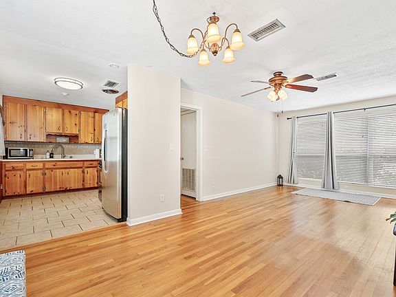 3rd image of 4615 Anvers Blvd
