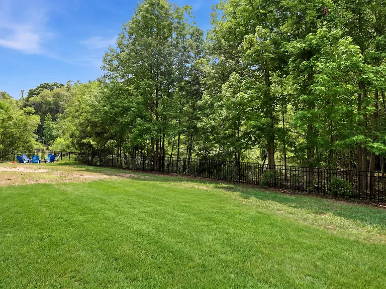 4864 Breeze Way — Photo 37