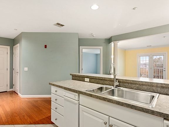 4th image of 6 Woodman Way Unit 321
