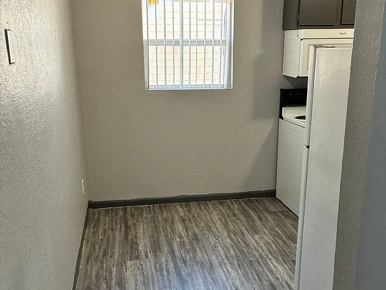 Candlewood Apartments — Photo 17