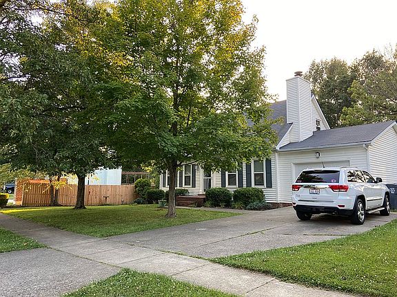3rd image of 3333 Squire Oak Dr