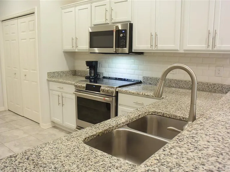 1213 Grantham Dr — Photo 4