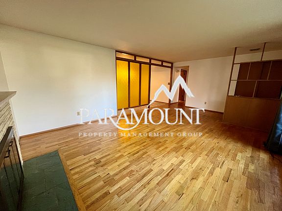 3rd image of 2591 Parkwood Dr SE