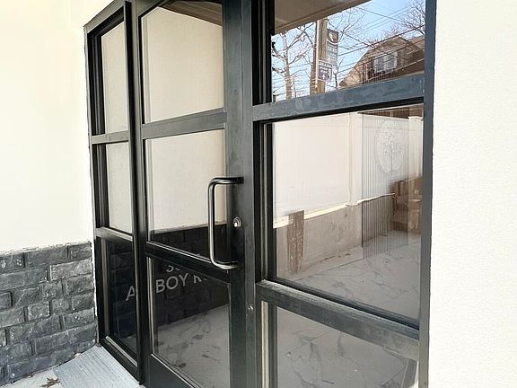 5th image of 3865 Amboy Rd #2E