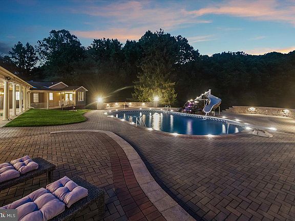 3rd image of 3897 Greenmeadow Ln