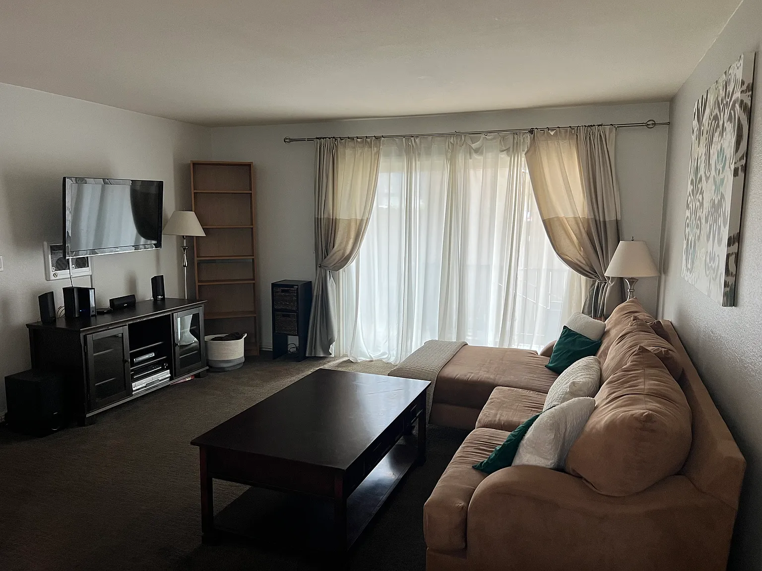 2 bed, 867 sqft, $3,600 — Photo 2