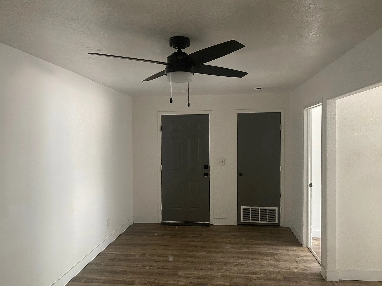 2 bed, 1000 sqft, $1,250 — Photo 2