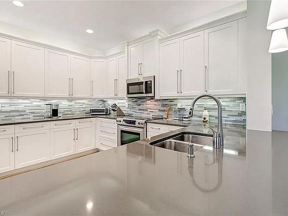 3rd image of 3558 Beaufort Ct