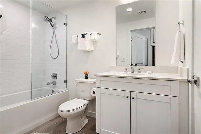 2100 Saint Thomas St #301 — Photo 11
