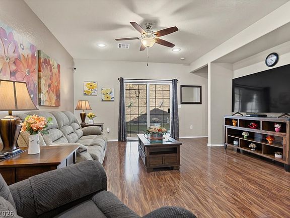 4th image of 2562 Darda St