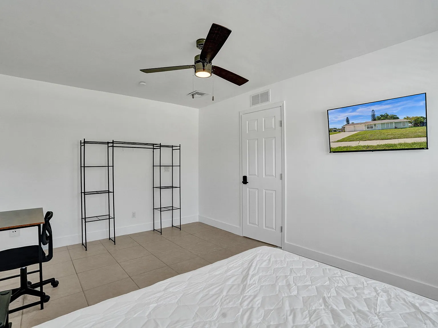 4 bed, 3.0 bath, 1800 sqft, $970 — Photo 2