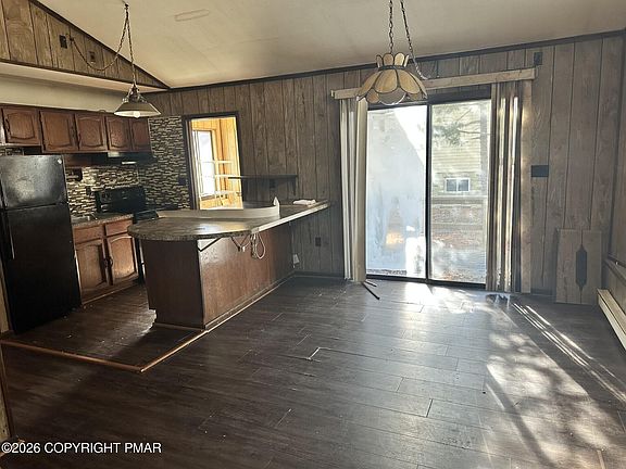 4th image of 912 Country Place Dr