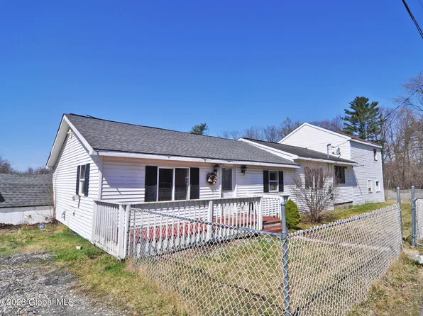 11 Smith Lane, Rensselaer, NY 12144