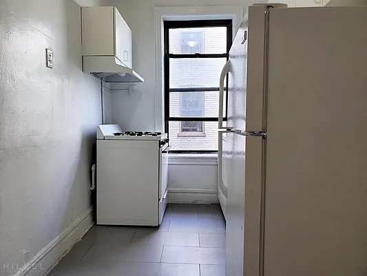 Rented by Hillel Realty Group | media 4