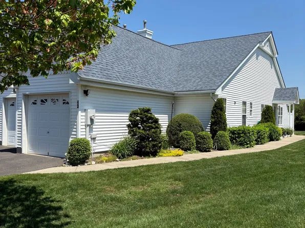 43 Summerfield Ln N, Riverhead, NY 11901