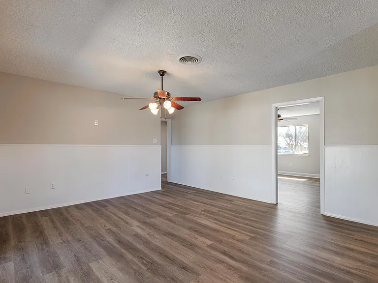 506 E White St — Photo 14