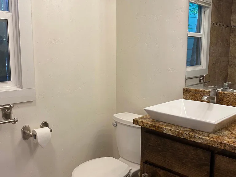 1004 E 5th Ave — Photo 11