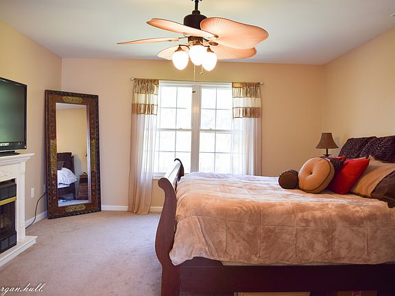 Master Suite w/WI Closet