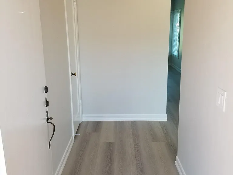 108 42nd Ave — Photo 2