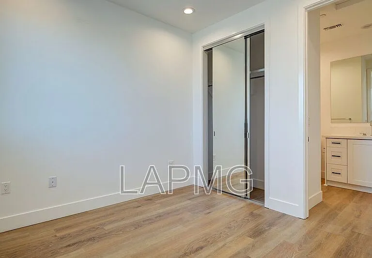 4507 Saturn St #1/2 — Photo 17