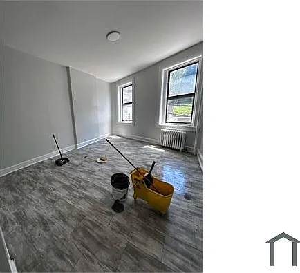 73 N Broadway