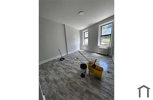 73 N Broadway Photo 1