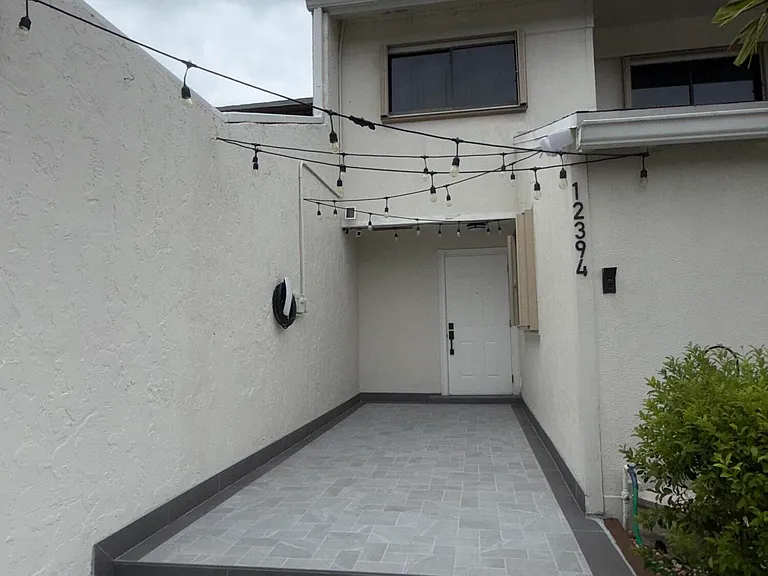 12394 Westhampton Cir — Photo 7