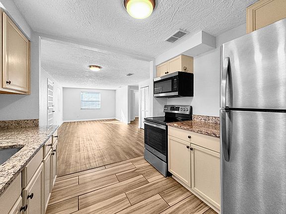 5th image of 4710 Ashmore Dr