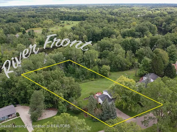 5941 Grand River Dr, Grand Ledge, MI 48837