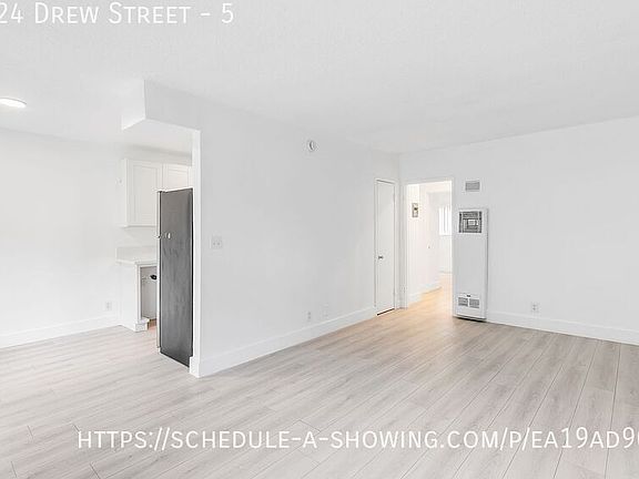 3rd image of 3324 Drew St #5