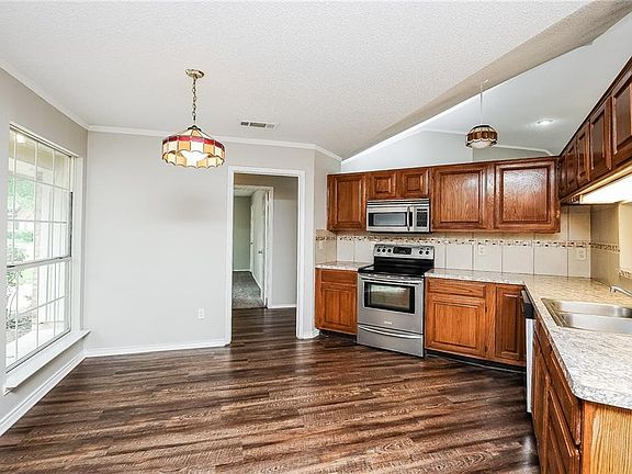 2nd image of 426 James St