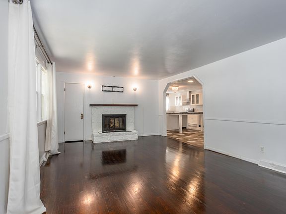 4th image of 1318 E Cozy Street