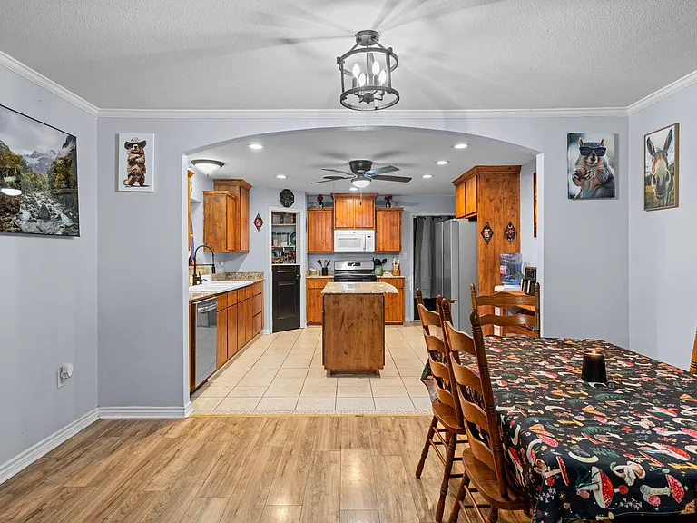 70 Sue Ann Dr — Photo 14