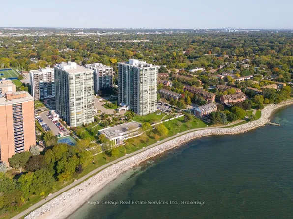 2180 Marine Dr #208, Oakville, ON L6L 5V2