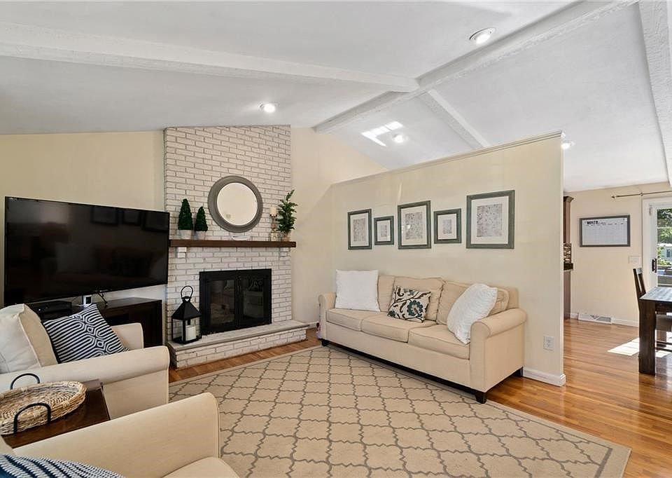 1st image of 339 Narragansett Pkwy