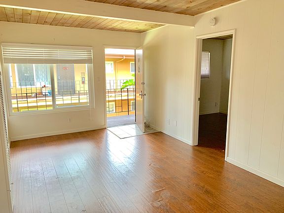 3rd image of 4080 Lamont St #12