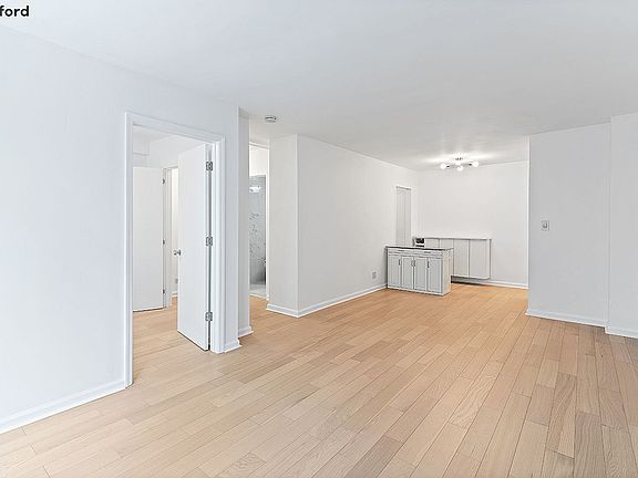 4th image of 35 E 38th St APT 6H