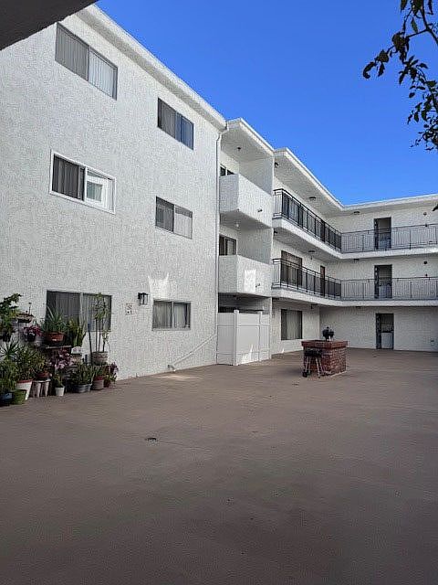 1st image of 7005 Lanewood Ave #7000-231